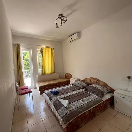 شقة Klassz Apartmanhaz بالاتونفوريد