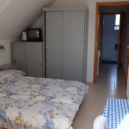 Klassz Apartmanhaz شقة *