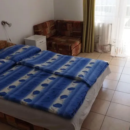 شقة Klassz Apartmanhaz بالاتونفوريد