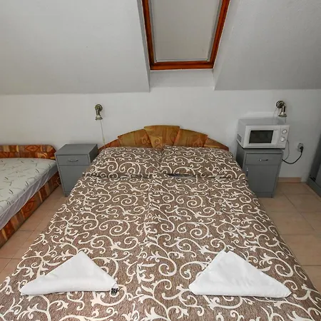 Klassz Apartmanhaz شقة
