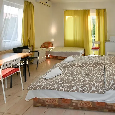 Klassz Apartmanhaz بالاتونفوريد